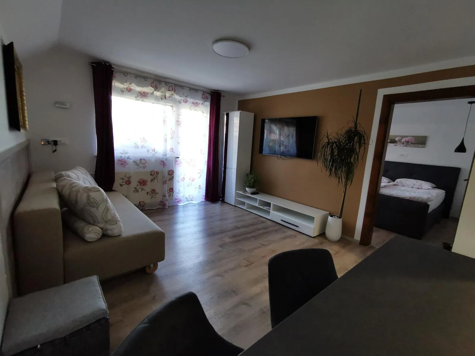 Apartma z balkonom